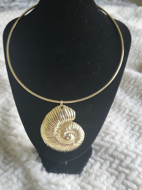 None Jewelry - Gold Nautilus Shell Pendant Choker Necklace - Women Jewelry Coastal Beach Vibe